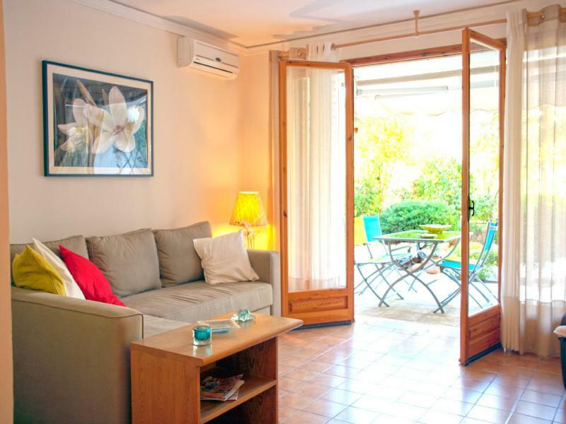 Comfortable Garden Apt Near Vouliagmeni Beach Athens Ngoại thất bức ảnh