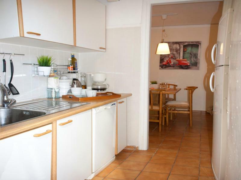 Comfortable Garden Apt Near Vouliagmeni Beach Athens Ngoại thất bức ảnh