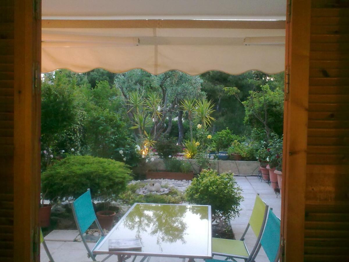 Comfortable Garden Apt Near Vouliagmeni Beach Athens Ngoại thất bức ảnh